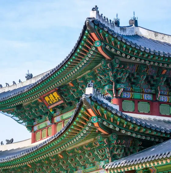 Beirais pintados do palácio Gyeongbokgung, em Seul