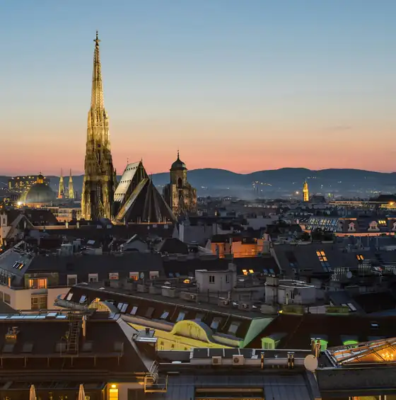 Catedral de Santo Estêvão ao entardecer, em Viena